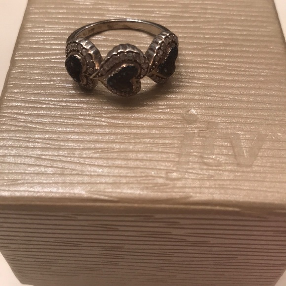 Beautiful ring with heart design - Picture 4 of 4